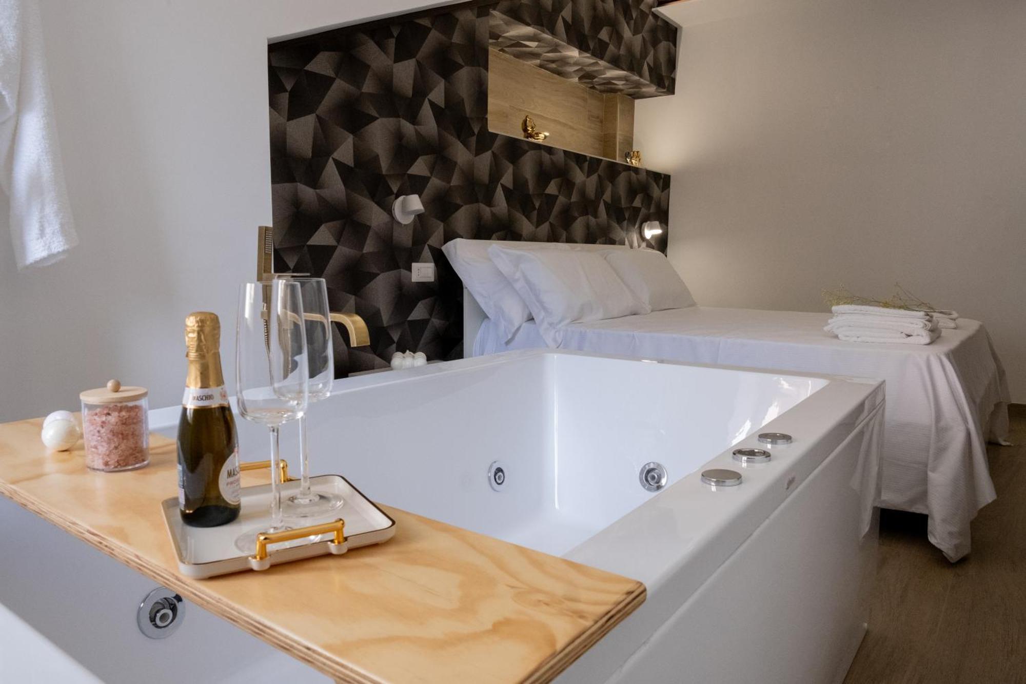 Coraline Deluxe Rooms Кастелламмаре-ді-Стабія Екстер'єр фото