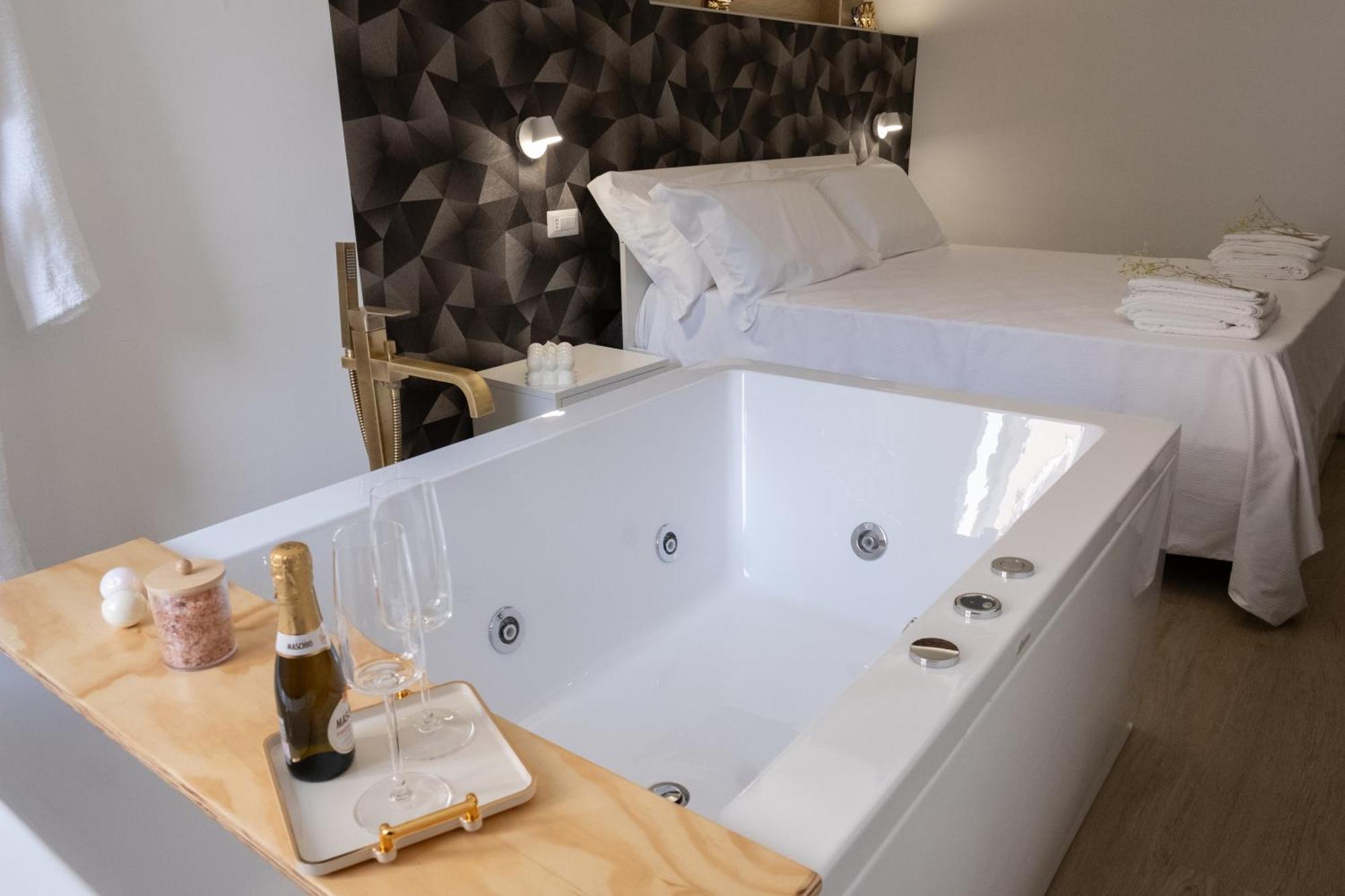 Coraline Deluxe Rooms Кастелламмаре-ді-Стабія Екстер'єр фото