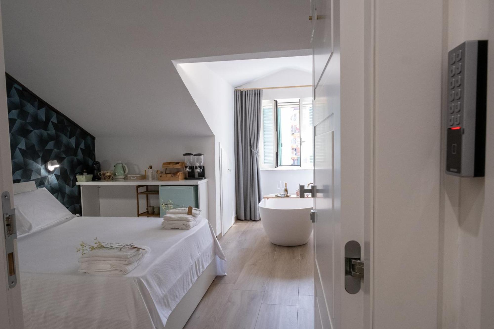 Coraline Deluxe Rooms Кастелламмаре-ді-Стабія Екстер'єр фото