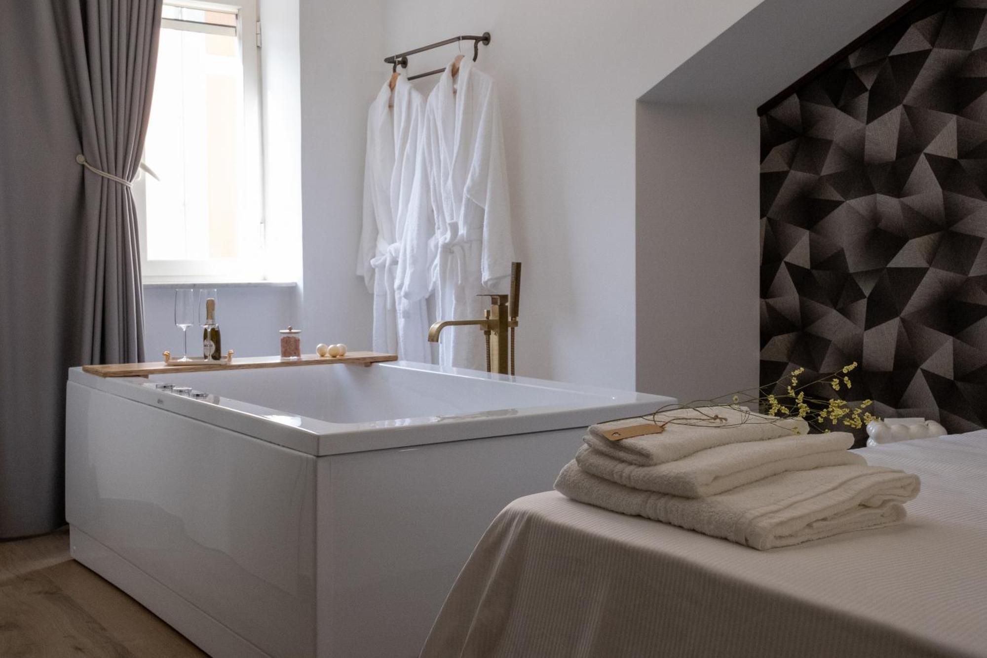 Coraline Deluxe Rooms Кастелламмаре-ді-Стабія Екстер'єр фото