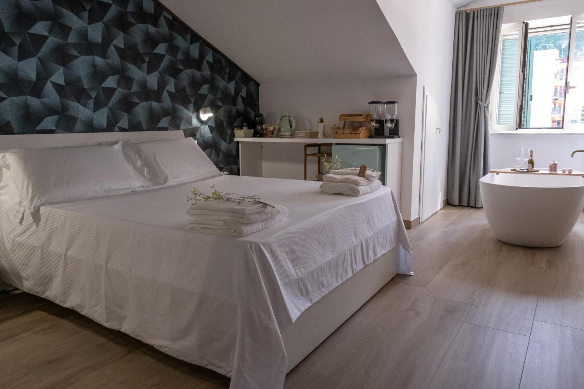 Coraline Deluxe Rooms Кастелламмаре-ді-Стабія Екстер'єр фото